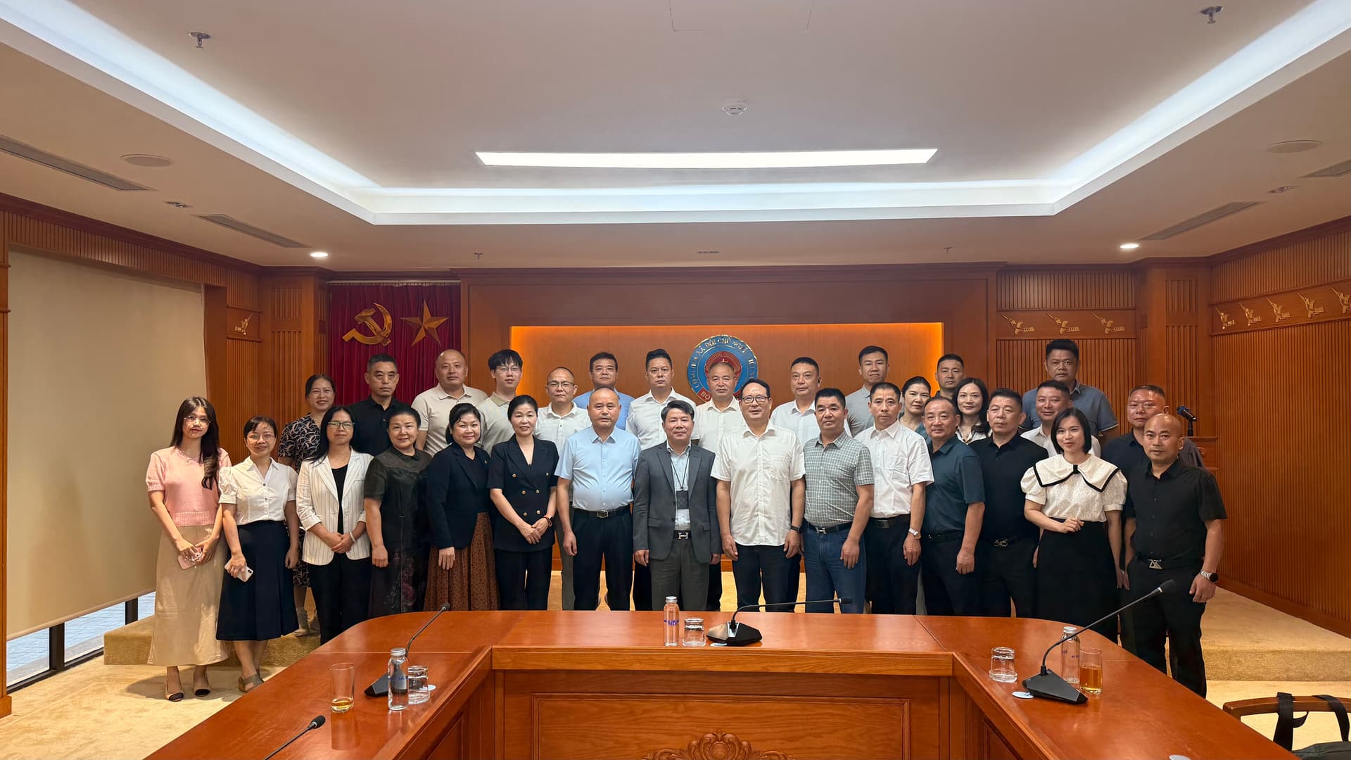 Trung tâm Xúc tiến, Thông tin và Hỗ trợ đầu tư làm việc với Đoàn Hiệp hội Công nghiệp Vật liệu Xây dựng và Trang trí Thường Đức (Trung Quốc)